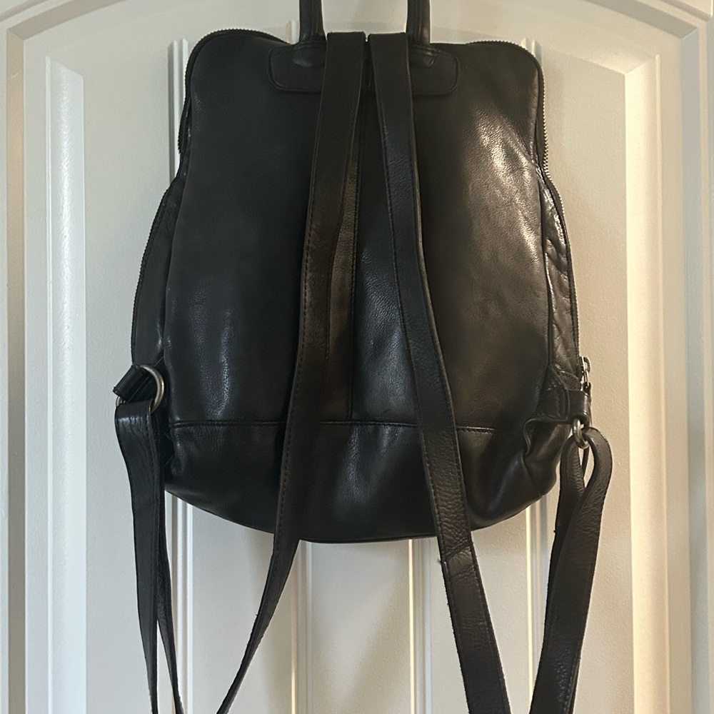 Valenca Holland Sleek Black Backpack - Picture 3 of 5